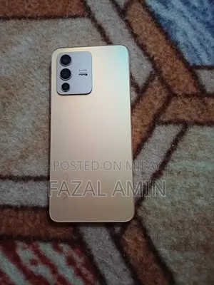 Photo - Vivo V23 5G 256 GB Gold