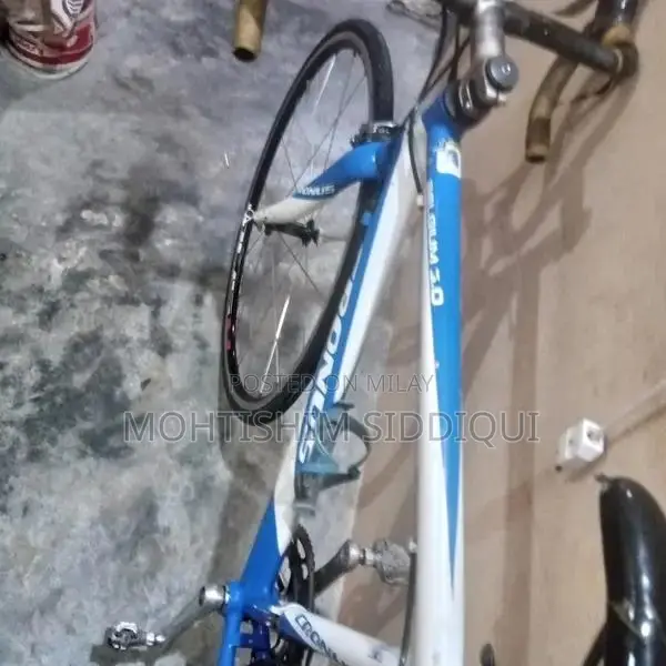 Cronus Medium 3.0 Lightweight Alloy Road Racing Bicycle