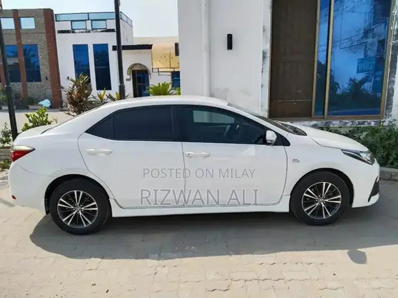Toyota Corolla Altis 1.6 Automatic Sedan - Pristine Condition