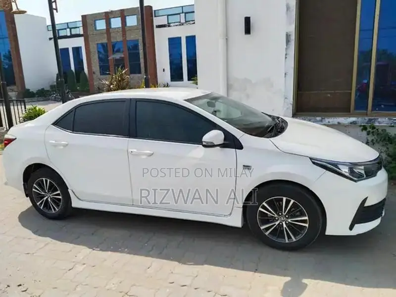 Toyota Corolla Altis 1.6 Automatic Sedan - Pristine Condition