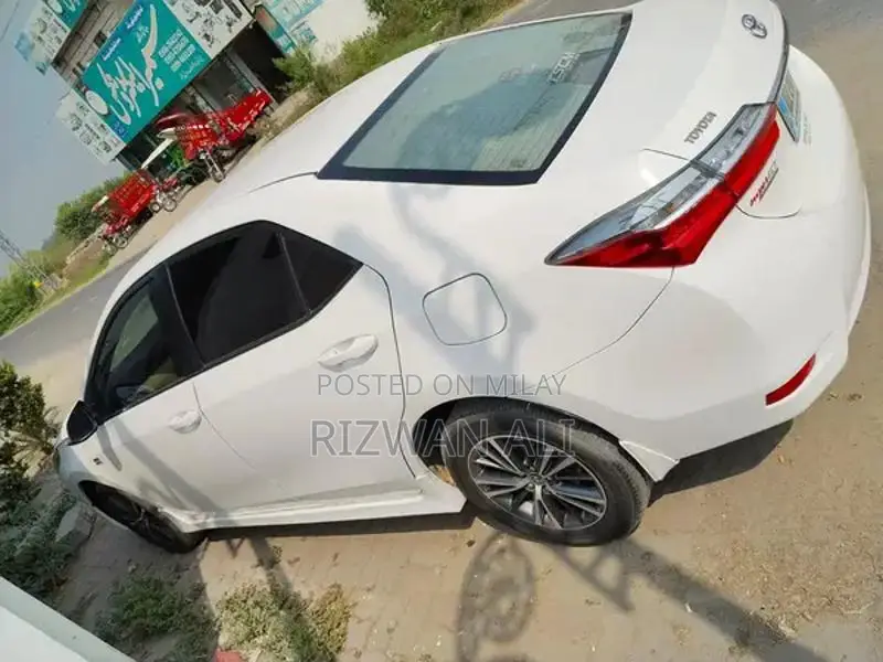 Toyota Corolla Altis 1.6 Automatic Sedan - Pristine Condition