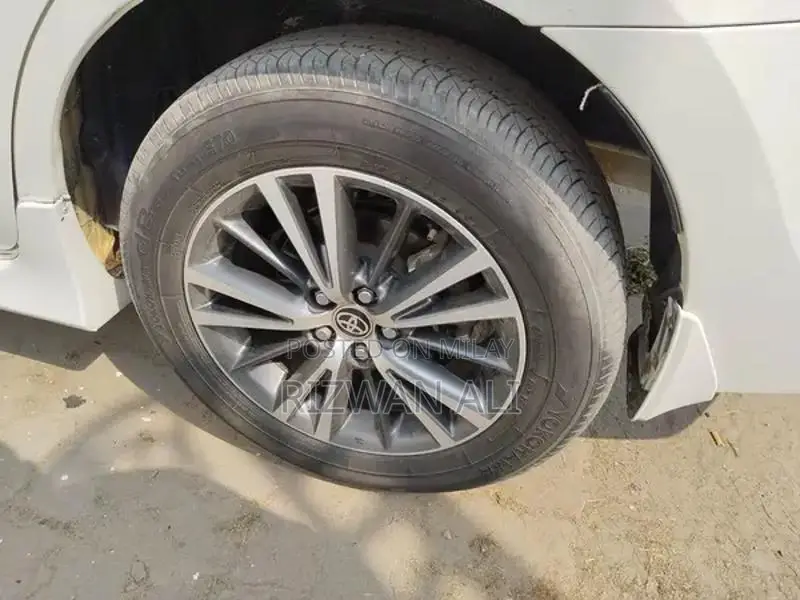 Toyota Corolla Altis 1.6 Automatic Sedan - Pristine Condition