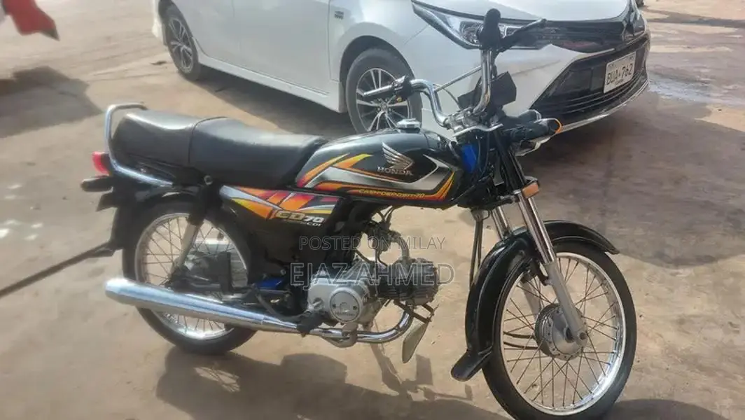 Honda CD 70 Motorcycle - 2022 Model Low Mileage