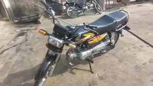 Honda CD 70 Motorcycle - 2022 Model Low Mileage