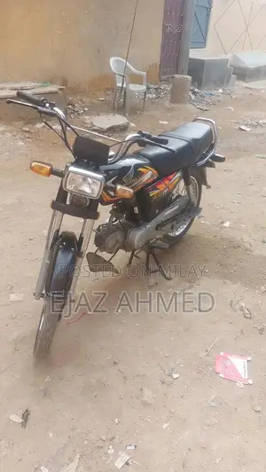 Honda CD 70 Motorcycle - 2022 Model Low Mileage