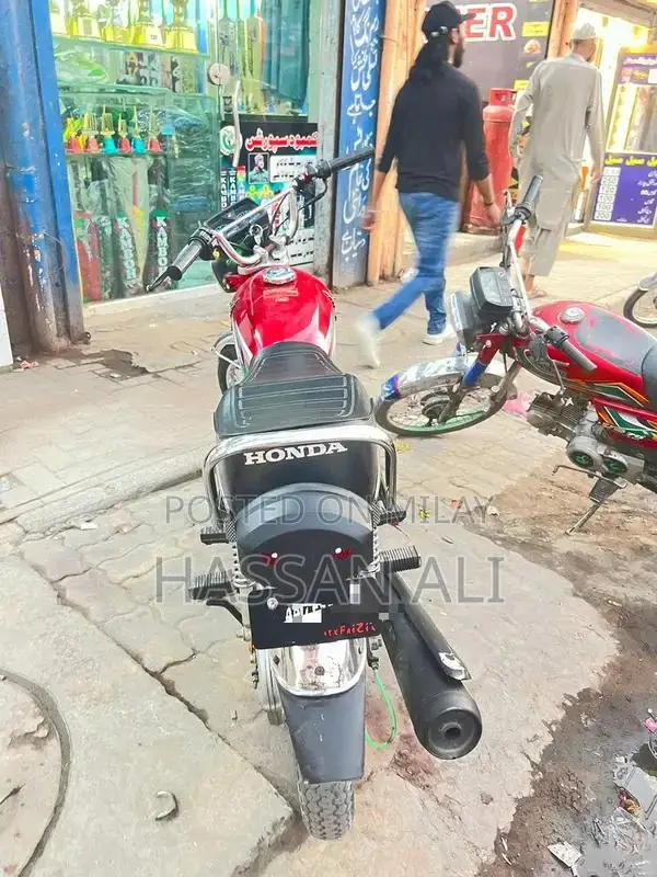 Honda 125cc Motorcycle - 2022 Model, Well-Maintained Condition