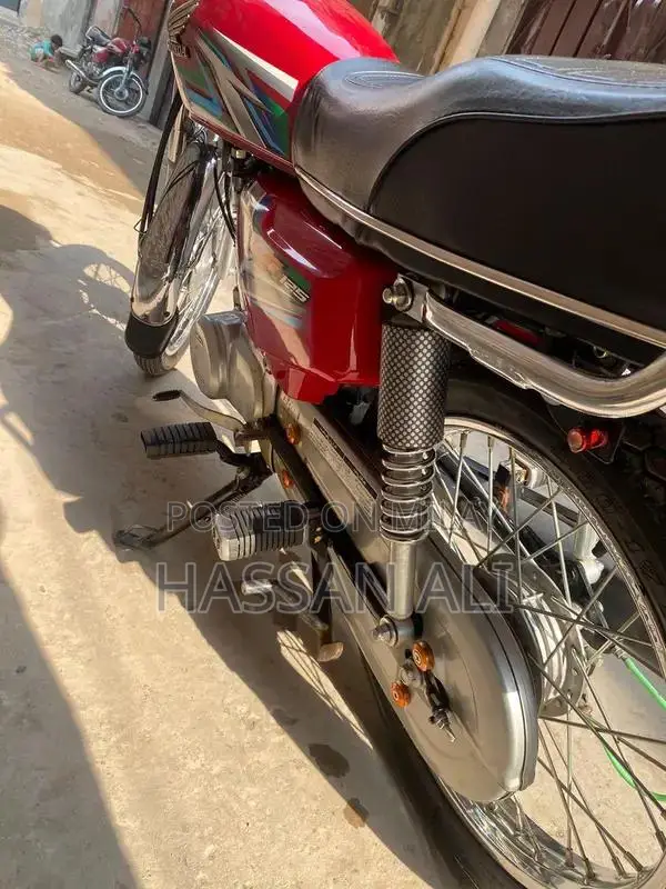 Honda 125cc Motorcycle - 2022 Model, Well-Maintained Condition