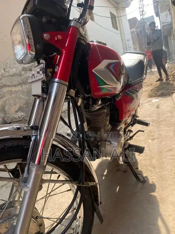 Honda 125cc Motorcycle - 2022 Model, Well-Maintained Condition