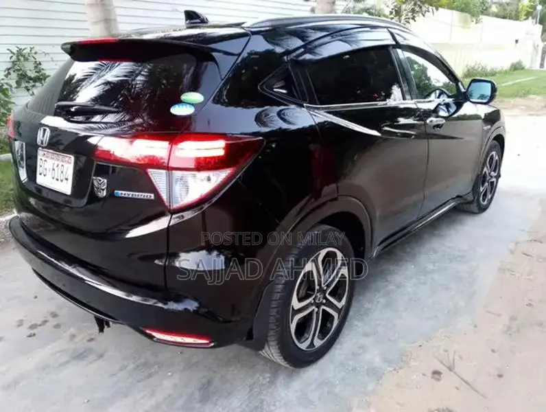 Honda Vezel 2014 Top of the Line Self Imported Sedan