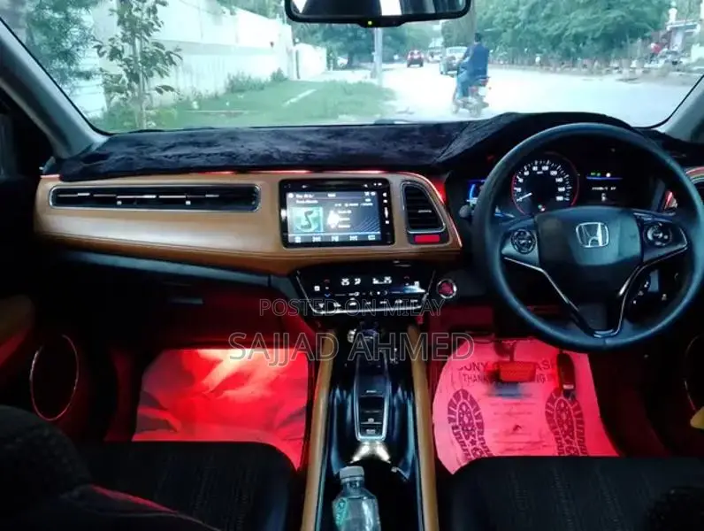 Honda Vezel 2014 Top of the Line Self Imported Sedan