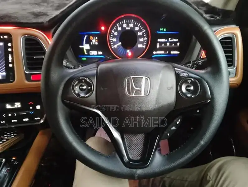 Honda Vezel 2014 Top of the Line Self Imported Sedan