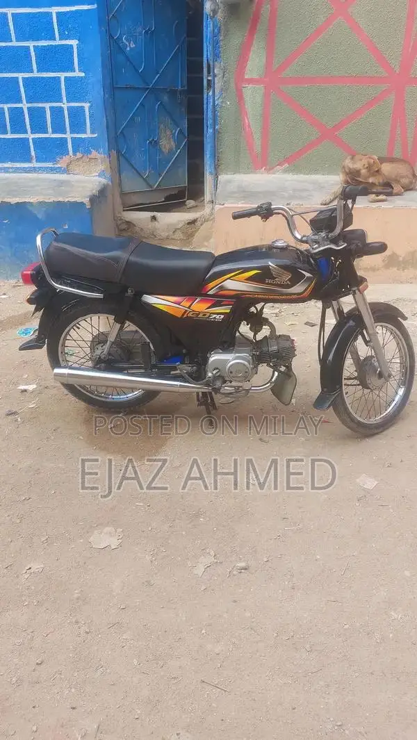 Honda CD 70 Motorcycle - 2022 Model Low Mileage