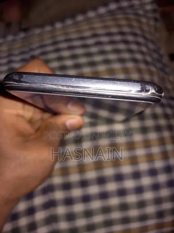 Used Smartphone with Original Box Available