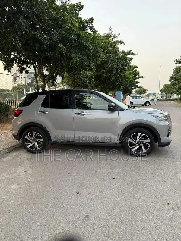 Toyota Raize Z Compact SUV - Sleek Urban Crossover