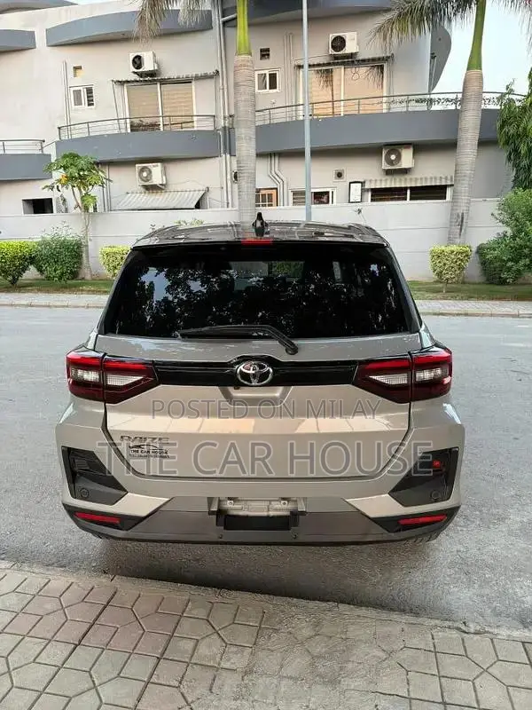 Toyota Raize Z Compact SUV - Sleek Urban Crossover