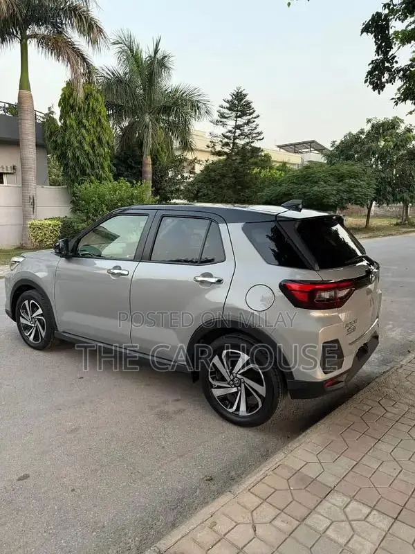 Toyota Raize Z Compact SUV - Sleek Urban Crossover