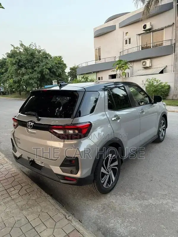 Toyota Raize Z Compact SUV - Sleek Urban Crossover