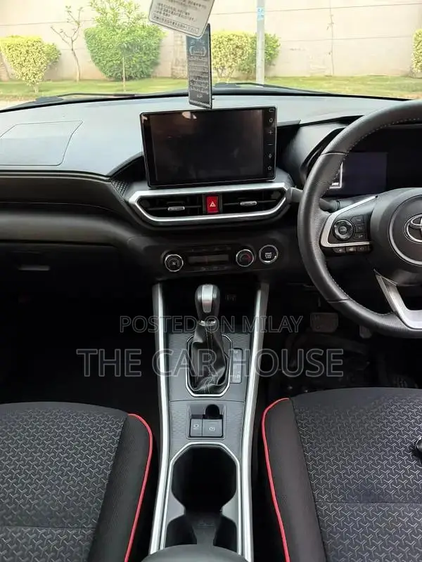 Toyota Raize Z Compact SUV - Sleek Urban Crossover