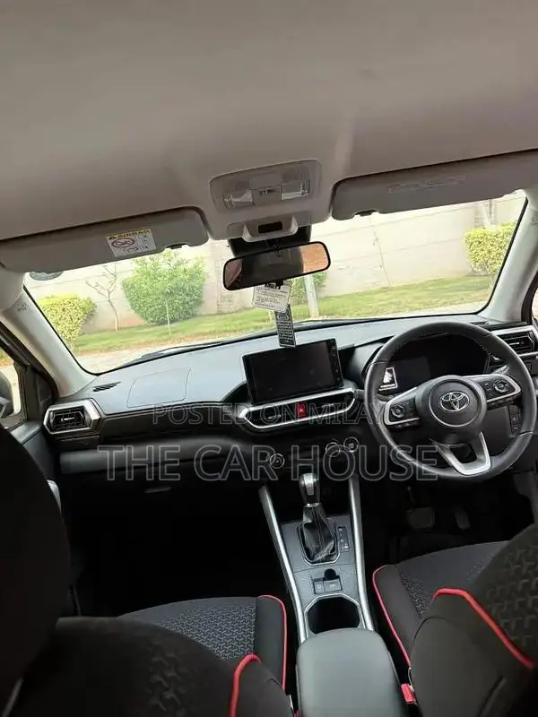 Toyota Raize Z Compact SUV - Sleek Urban Crossover