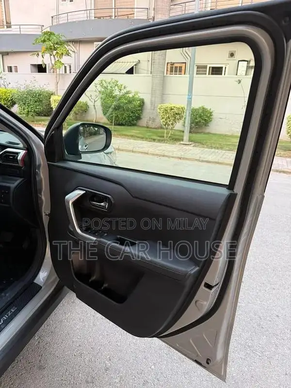 Toyota Raize Z Compact SUV - Sleek Urban Crossover