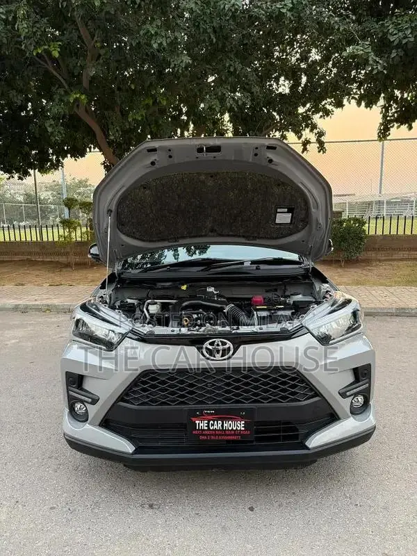 Toyota Raize Z Compact SUV - Sleek Urban Crossover