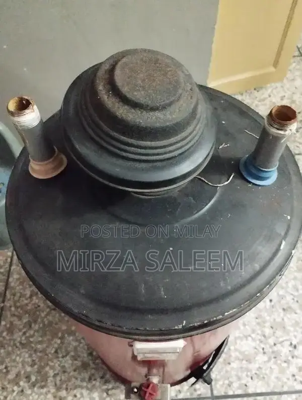 Used 20 Gallon Water Storage Geyser Appliance