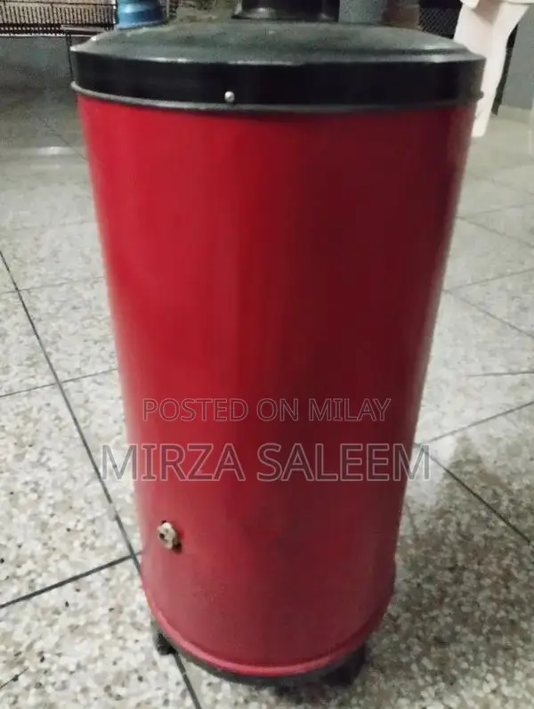 Used 20 Gallon Water Storage Geyser Appliance