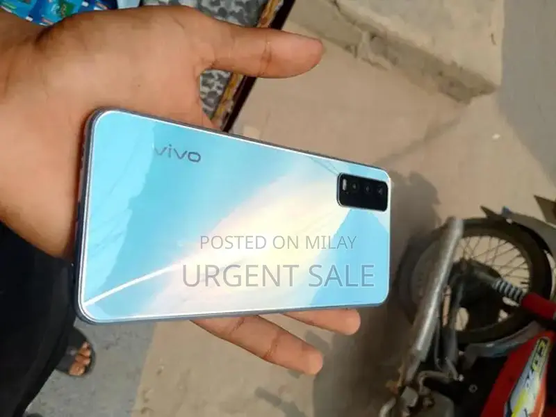 Smartphone with Dual Camera and Expandable Memory