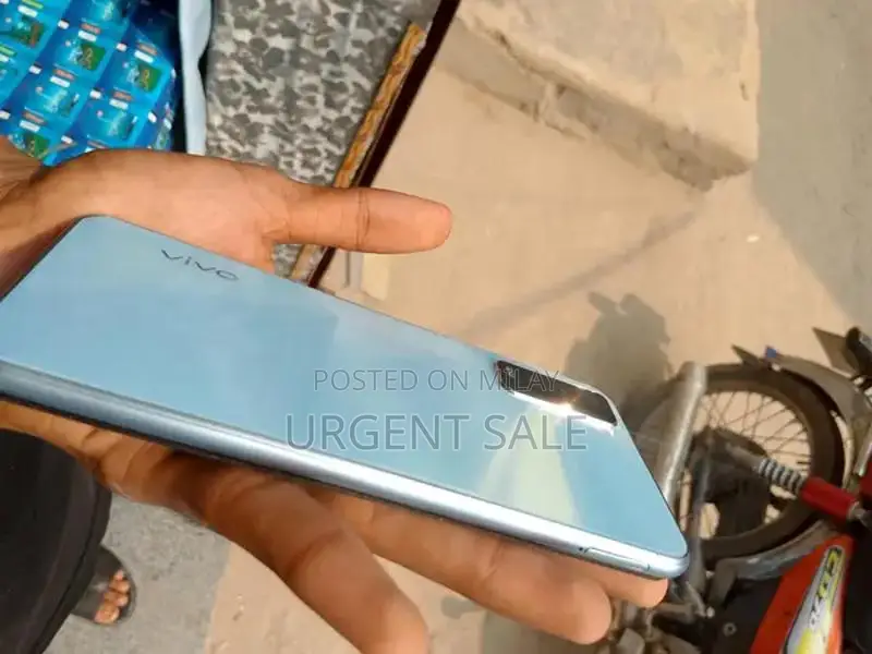 Smartphone with Dual Camera and Expandable Memory