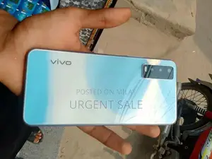 Smartphone with Dual Camera and Expandable Memory