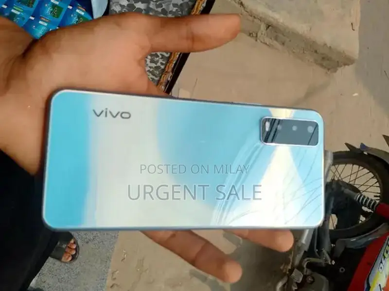 Smartphone with Dual Camera and Expandable Memory