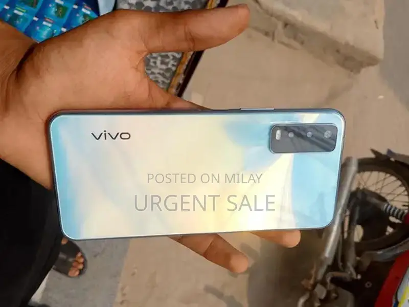 Smartphone with Dual Camera and Expandable Memory