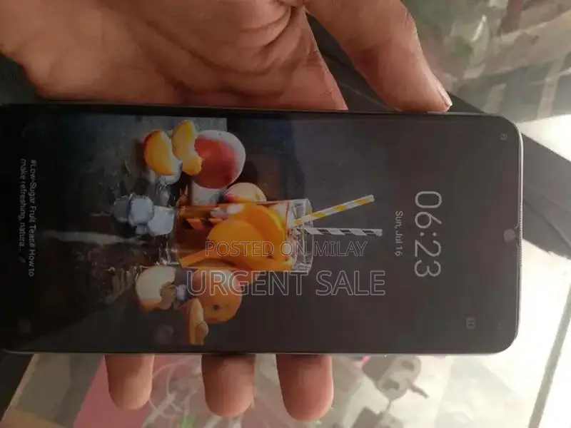 Smartphone with Dual Camera and Expandable Memory