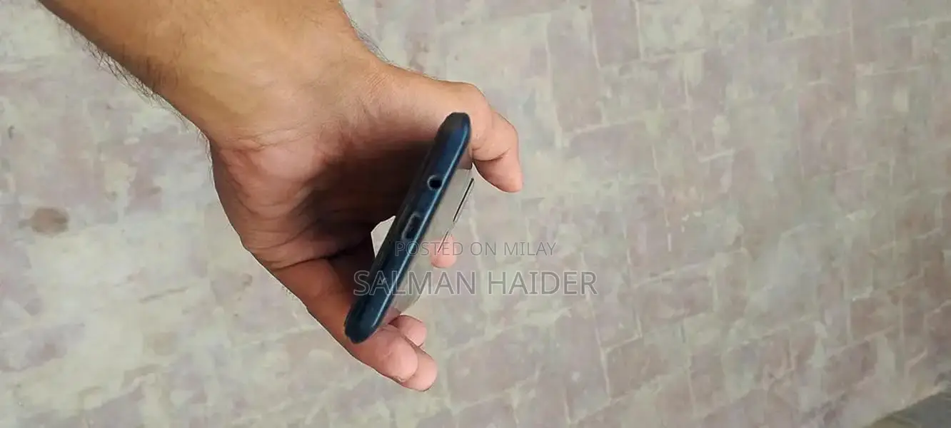 Compact Mobile Phone with 4GB RAM and 64GB Storage