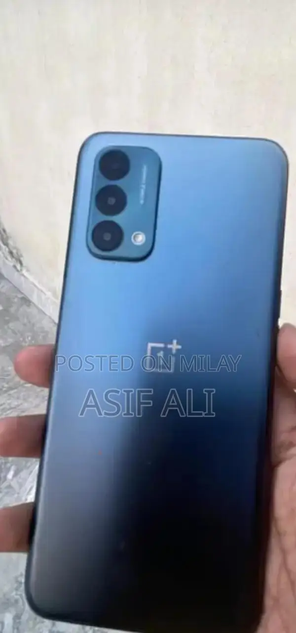 Compact Smartphone with Audio Jack and Bluetooth