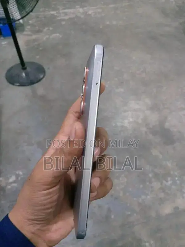 Compact Mobile Device with 10-Day Usage Capability