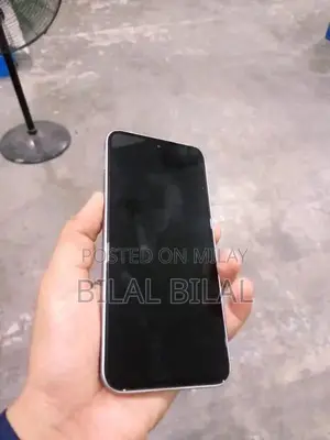 Compact Mobile Device with 10-Day Usage Capability