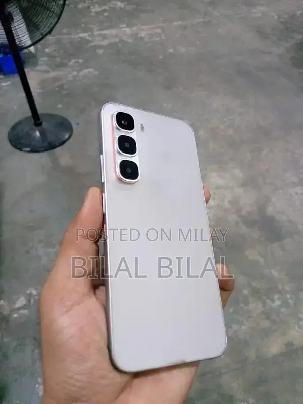 Compact Mobile Device with 10-Day Usage Capability