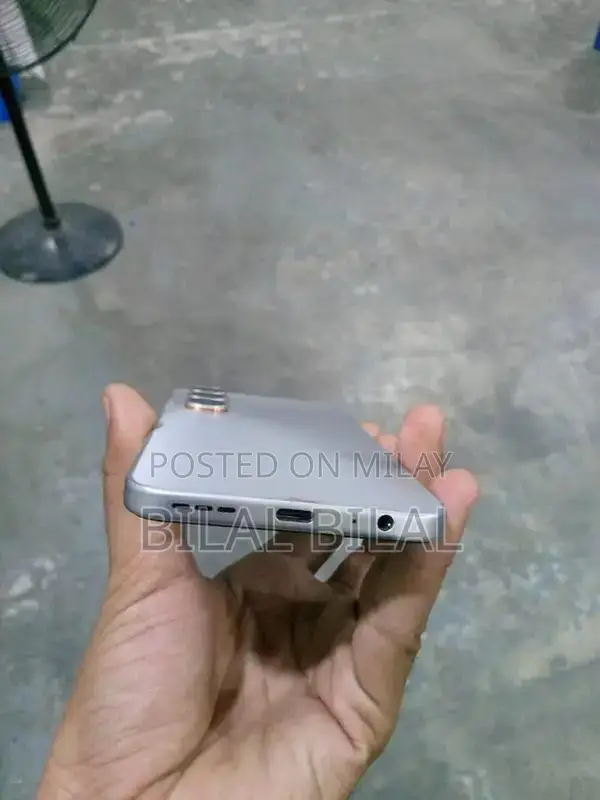 Compact Mobile Device with 10-Day Usage Capability