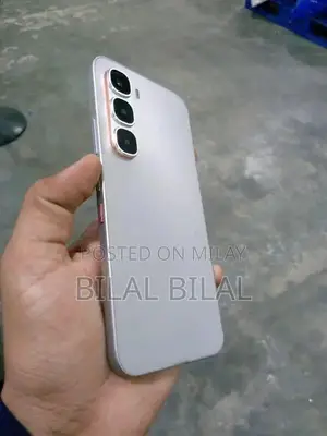 Compact Mobile Device with 10-Day Usage Capability