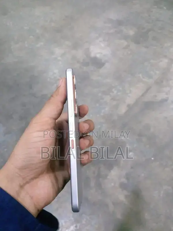 Compact Mobile Device with 10-Day Usage Capability