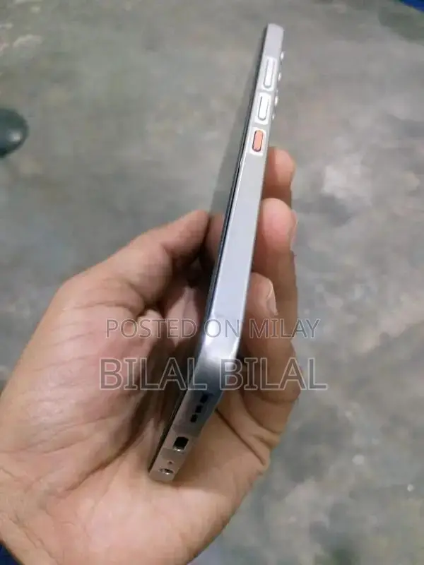 Compact Mobile Device with 10-Day Usage Capability