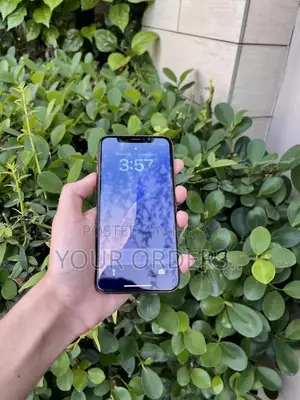 Apple iPhone XS 64GB Smartphone with Face ID
