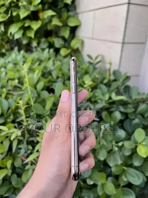 Apple iPhone XS 64GB Smartphone with Face ID