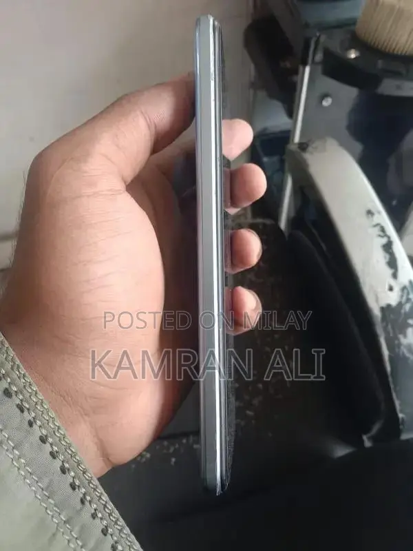 Compact Smartphone with 10/10 Display and 128GB Storage