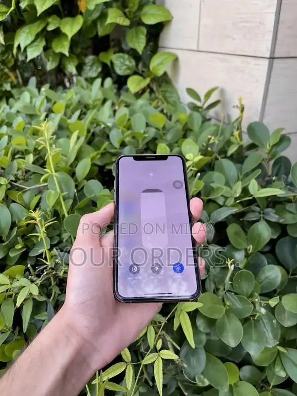 Apple iPhone XS 64GB Smartphone with Face ID