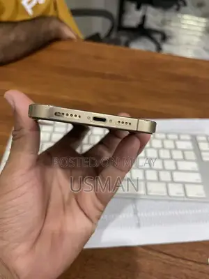 Gold Smartphone 128GB High-Performance Mobile Device