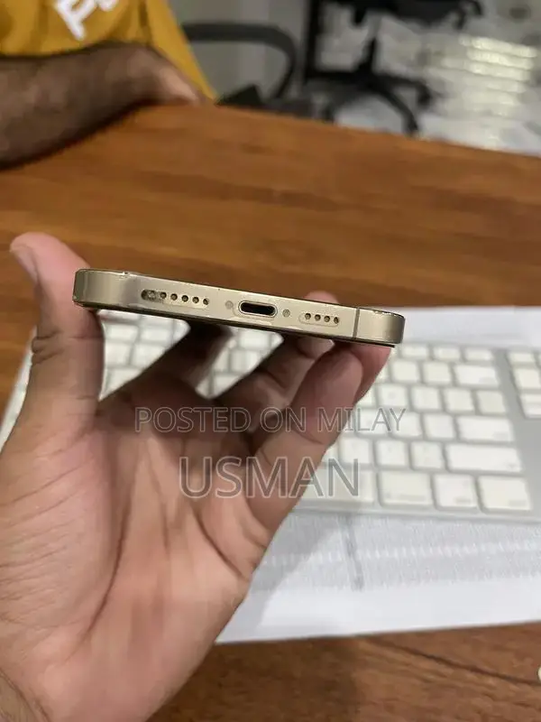 Gold Smartphone 128GB High-Performance Mobile Device