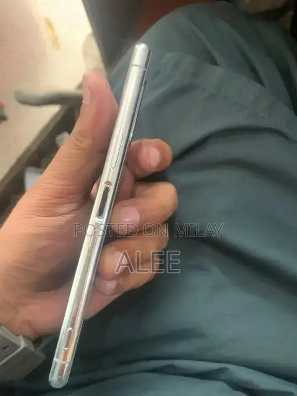 High-Performance Snapdragon Smartphone with Excellent Condition