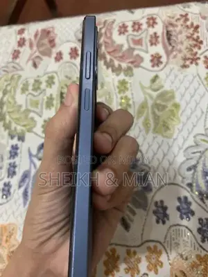 Compact Android Smartphone with Expandable Storage